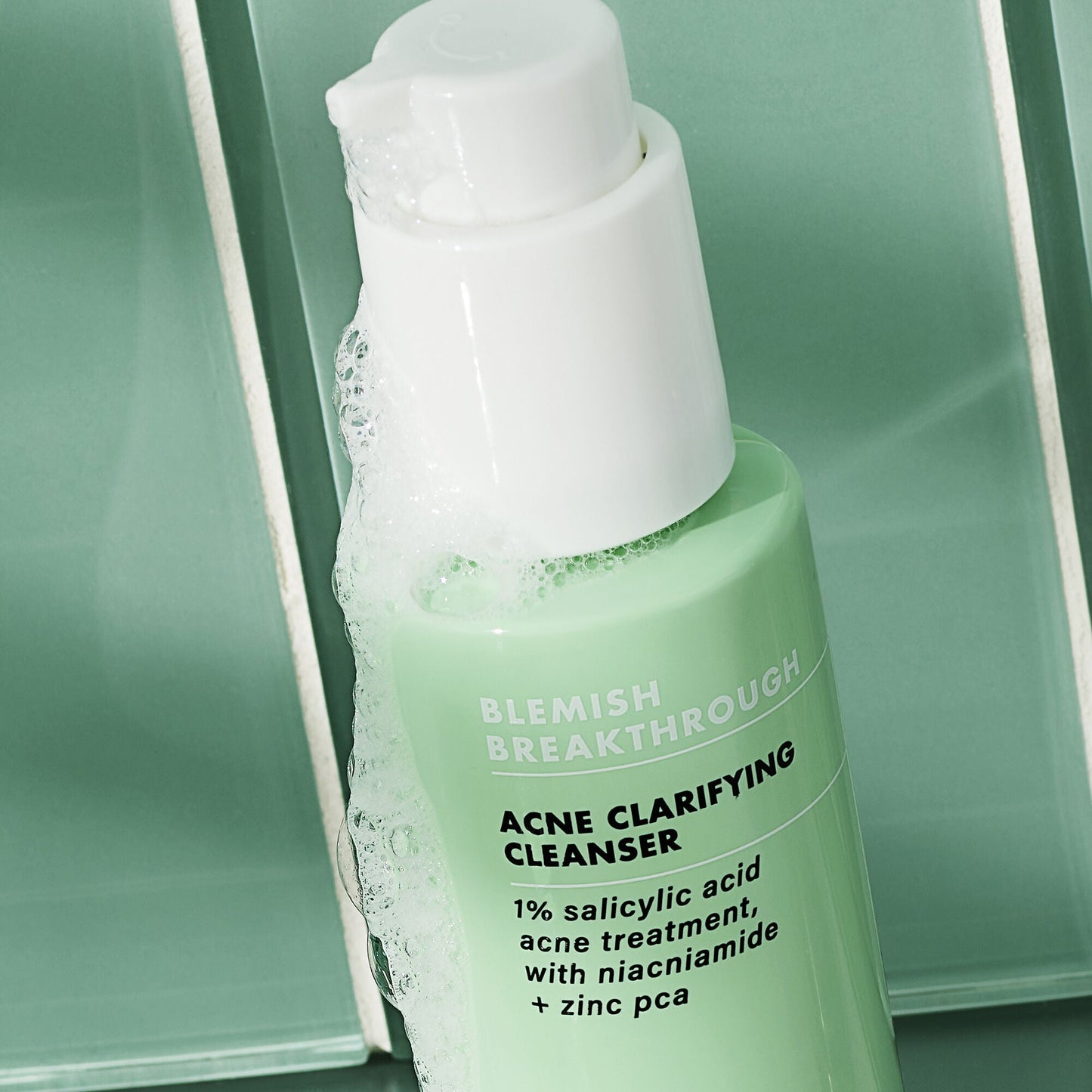 blemish-breakthrough-acne-clarifying-cleanser-z0 02_021622_SL_BT_Cleanser_Back_Lighter_0129_FStack_FINAL_IGF_V2_eb5b7c7b-2de7-4b4a-8d54-43ee3b07523f.jpg