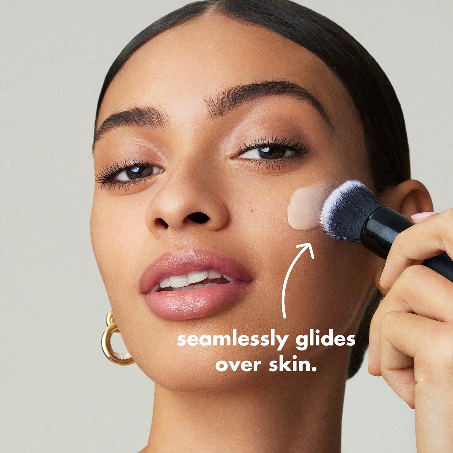 liquid-poreless-putty-primer-l3 0326_EDU_LiquidPorelessPuttyPrimer_Model.jpg