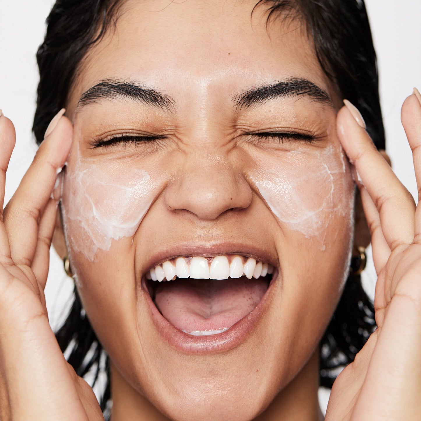 pure-skin-moisturizer-b0 040822_Model_Pure-Moisturizer_200_RT2-V1_RGB040822_Model_Pure-Moisturizer_200_RT2-V1_V1_IGF.jpg
