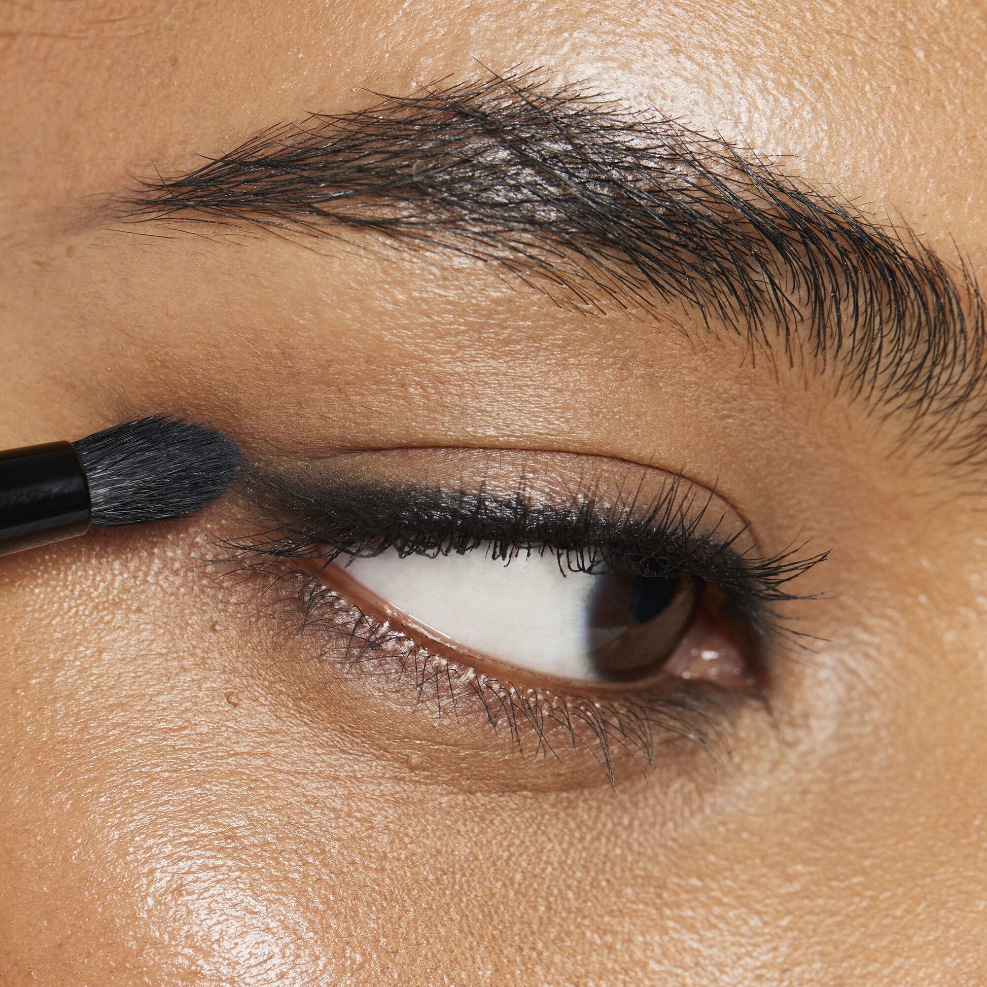 smudge-n-smoke-eyeliner-brush-b2 100824_elf_Shikin_Kohl_App_017_RGB_IGF.jpg