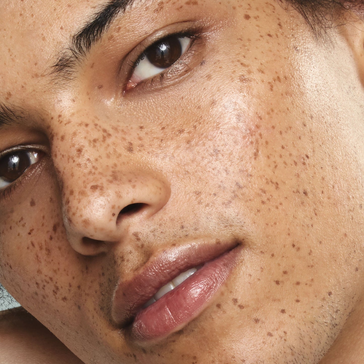 holy-hydration-face-cream-spf-30-o0 11112019_012021_Danny_HHydrationApp_044_IGF.jpg