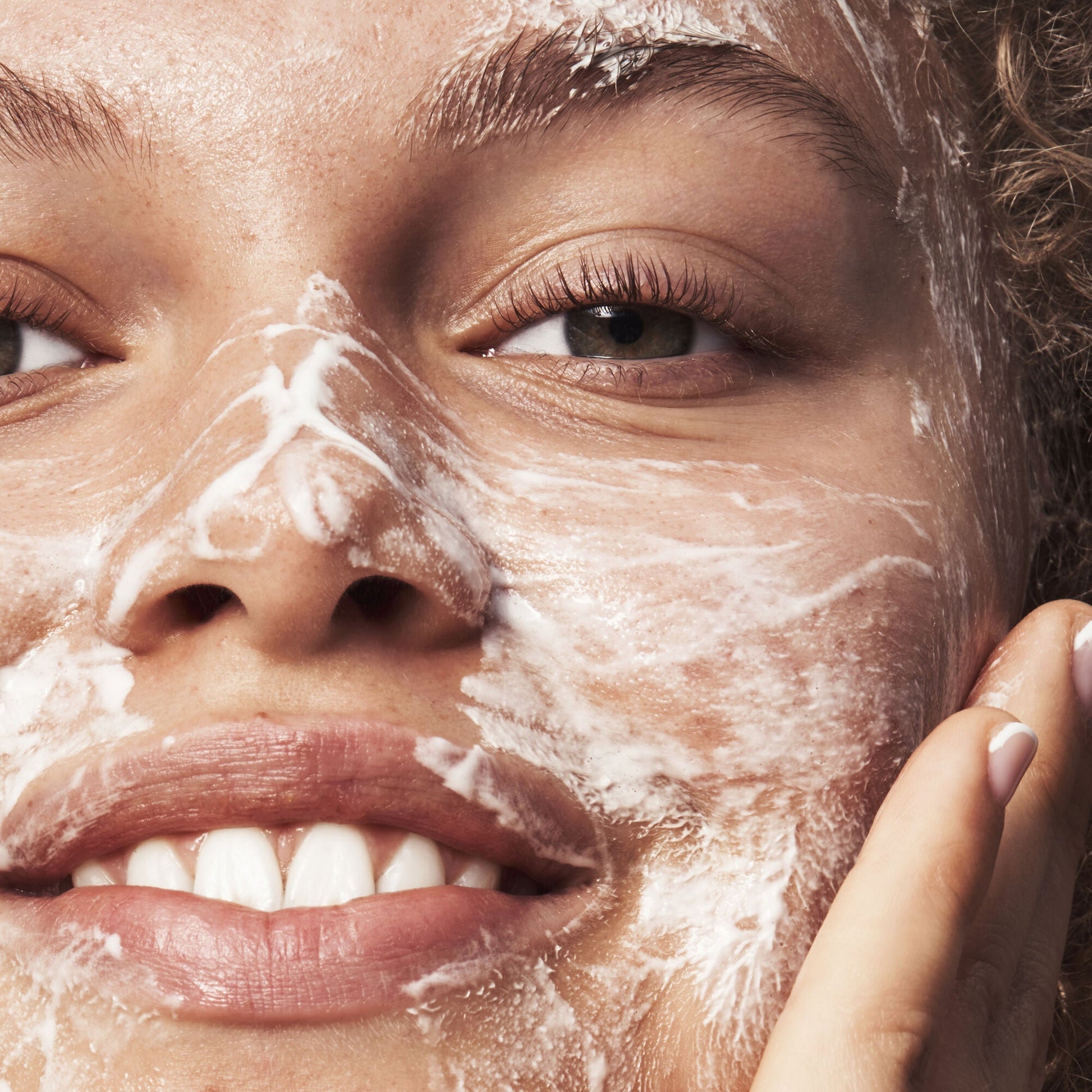 blemish-breakthrough-acne-calming-water-cream-mini-r6 121321_Marley-Acne-Regimen_0117_FINAL_IGF_7be73b38-8681-4e47-be60-37d940df0d6e.jpg