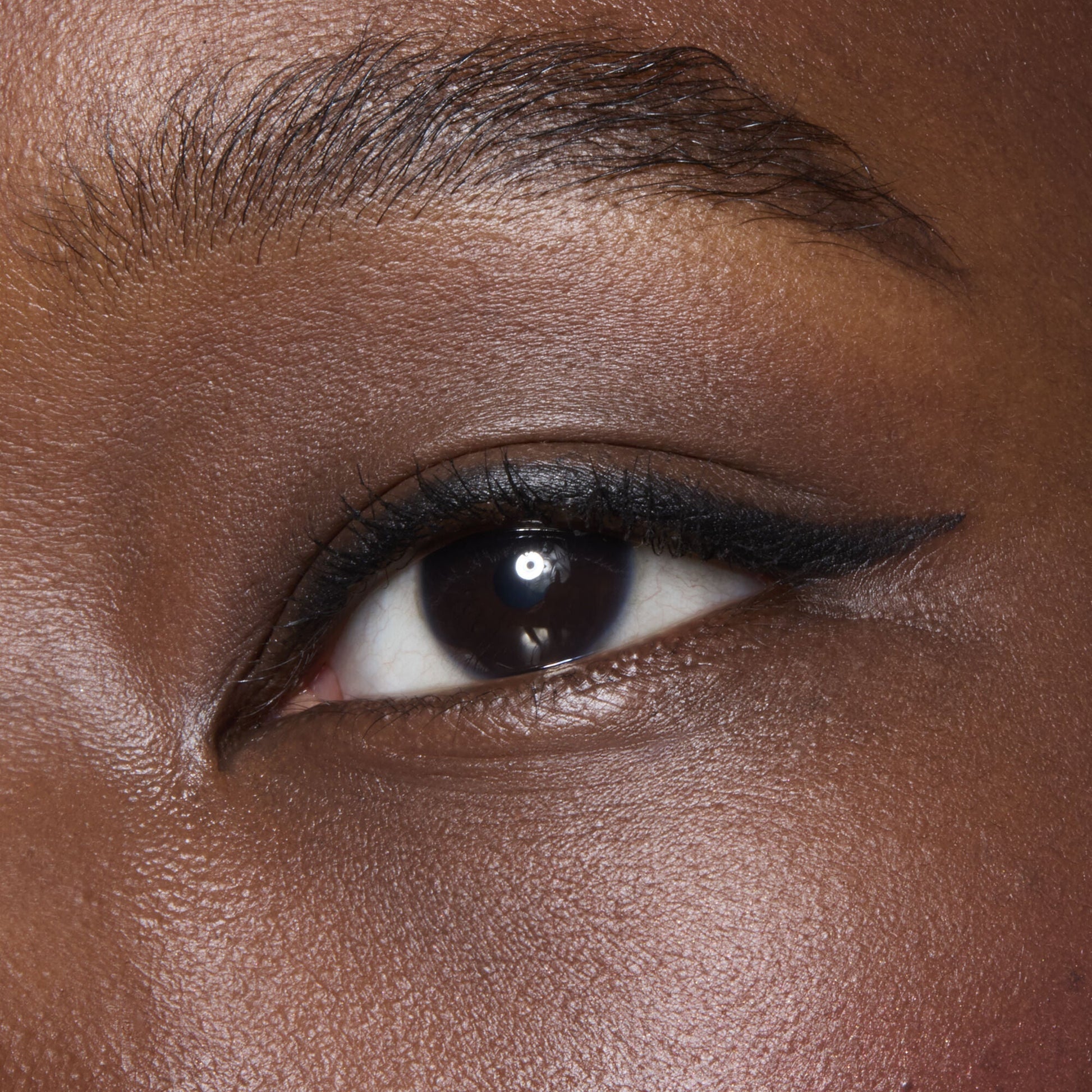 no-budge-retractable-eyeliner-k4 81330_NO_BUDGE_RETRACTABLE_EYELINER_BLACK_BILLIE_0062_V2.jpg