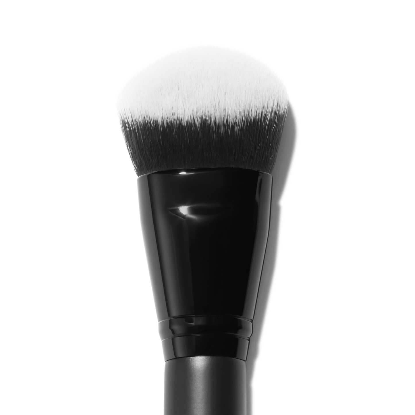 smooth-swipe-foundation-brush-q7 81456_Detail_R.png