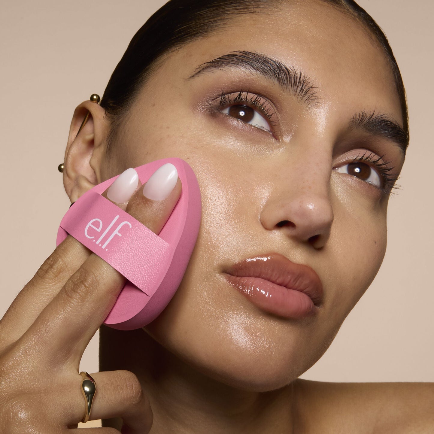 pillow-puff-foundation-sponge-w3 81838_MOM_PILLOW_PUFF_FOUNDATION_SPONGE_TOOL_SHOT_SONALI_0126_V2.jpg