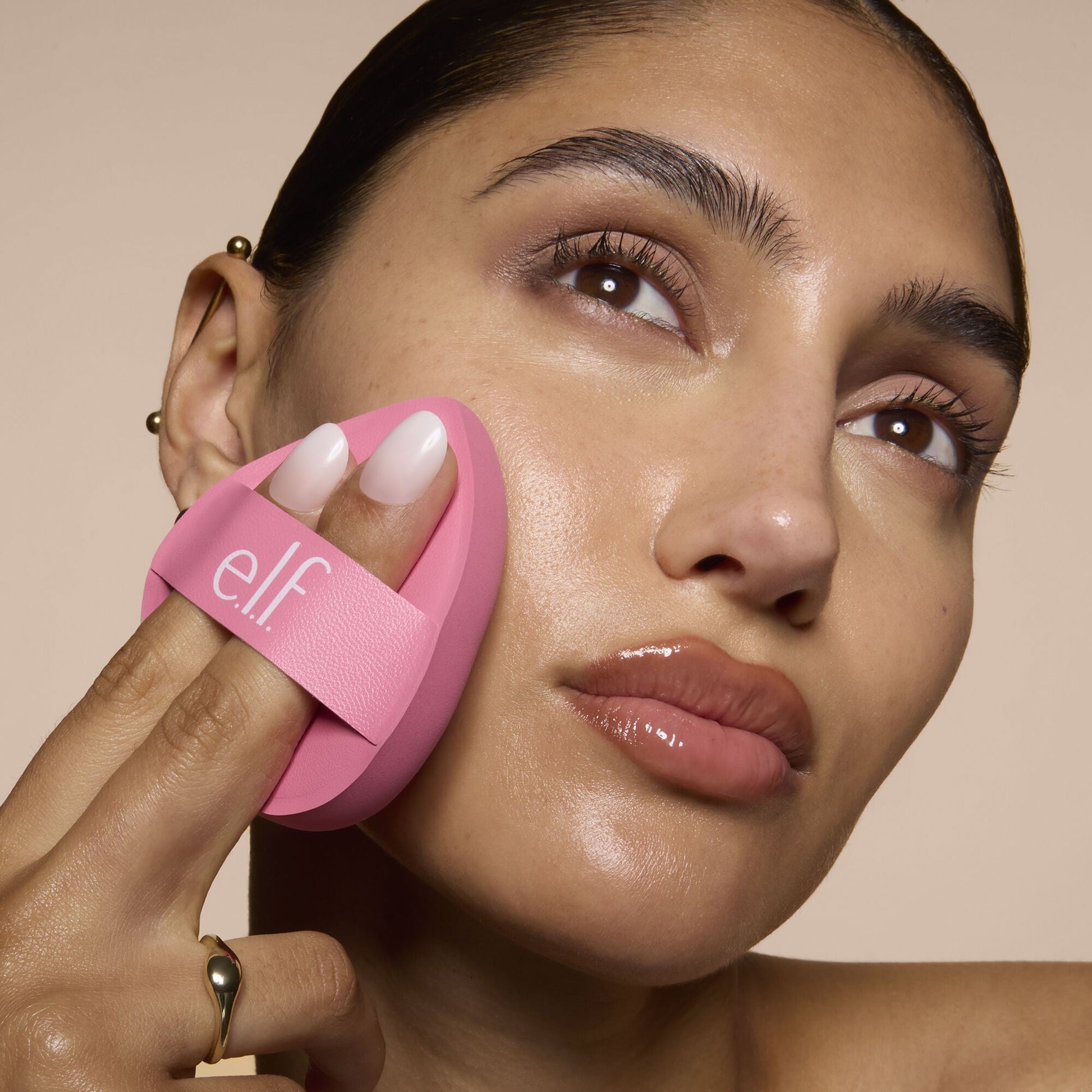 pillow-puff-foundation-sponge-w3 81838_MOM_PILLOW_PUFF_FOUNDATION_SPONGE_TOOL_SHOT_SONALI_0126_V2.jpg