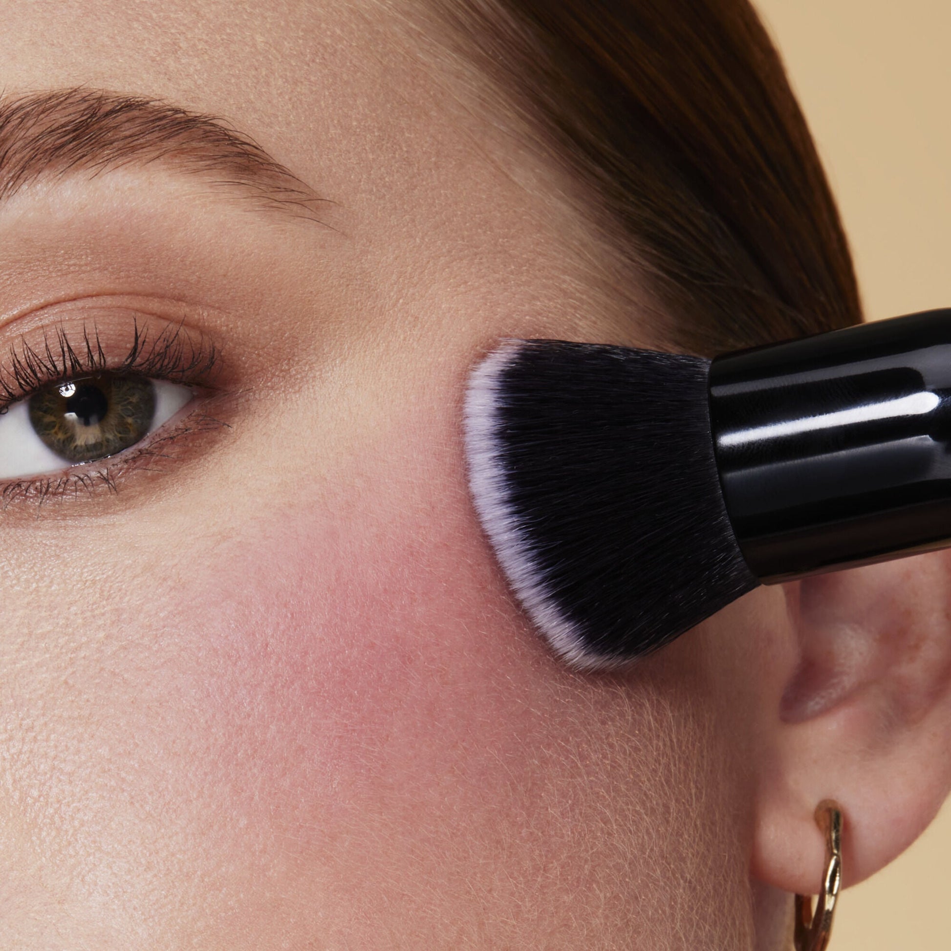 camo-liquid-blush-l6 82421_MACRO_BRUSH_CAMO_LIQUID_BLUSH_BERRY_WELL_CARI_0173.jpg