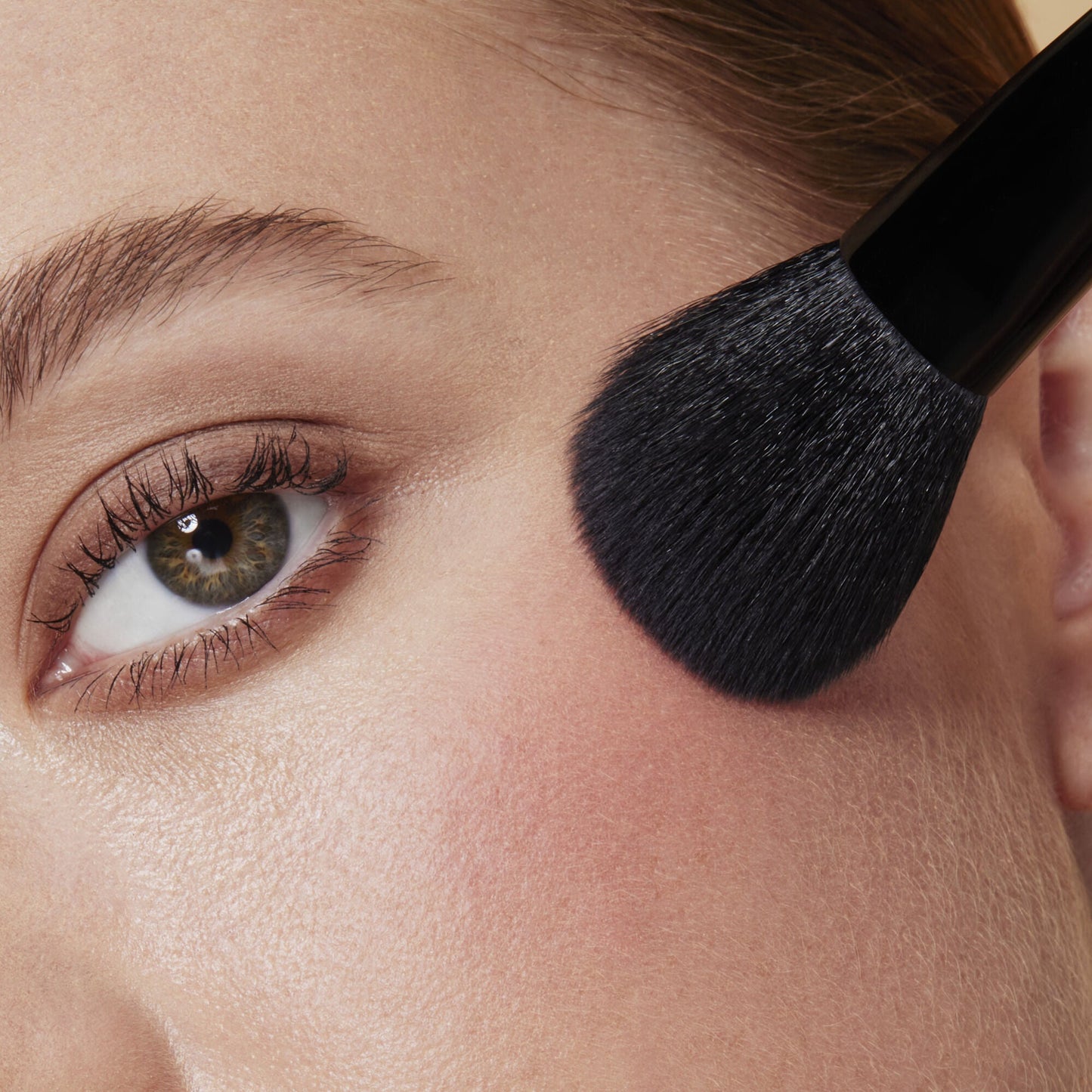 full-face-and-eye-makeup-brush-set-with-travel-case-i2 84674_FULL_FACE_EYE_BRUSH_SET_BLUSH_BRUSH_CARI_0086.jpg